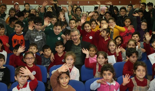 Başkan Deniz Köken Miniklerin Karne Heyecanına Ortak Oldu Başkan Deniz Köken Miniklerin Karne Heyecanına Ortak Oldu