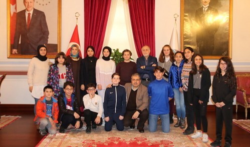 Çocuk Meclisi'nden Darülaceze'ye Ziyaret Çocuk Meclisi'nden Darülaceze'ye Ziyaret