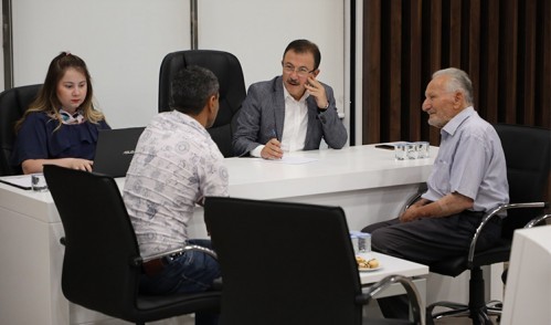 Başkan Deniz Köken, İlçe Sakinlerini Dinliyor... Başkan Deniz Köken, İlçe Sakinlerini Dinliyor...