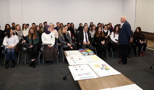 Başkan Deniz Köken'e Haliç Üniversitesi'nden sunum Başkan Deniz Köken'e Haliç Üniversitesi'nden sunum