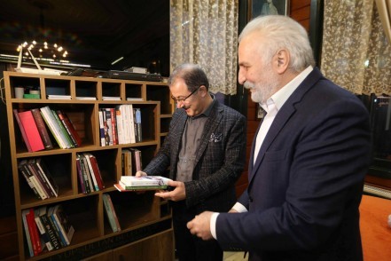 Tarihi Kemerburgaz Kahvehanesine Kitaplık Kuruldu Tarihi Kemerburgaz Kahvehanesine Kitaplık Kuruldu