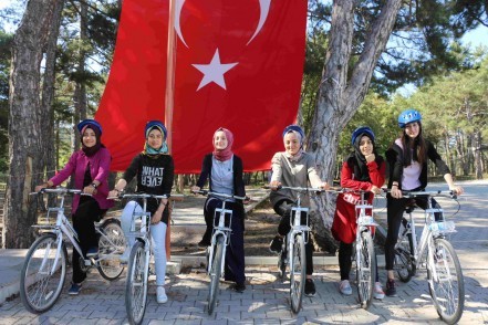 Eyüpsultan Belediyesi, Dil Kampı Düzenliyor Eyüpsultan Belediyesi, Dil Kampı Düzenliyor
