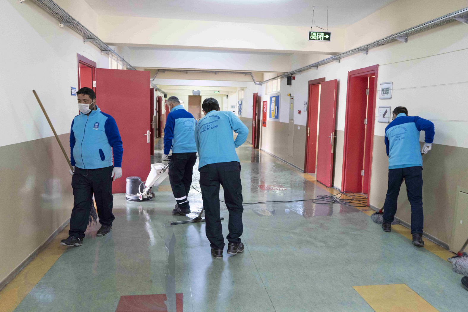 Eyüpsultan'da Okullar Dezenfekte Edilip, Kapsamlı Temizlik Yapılıyor Eyüpsultan'da Okullar Dezenfekte Edilip, Kapsamlı Temizlik Yapılıyor