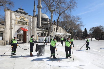Eyüpsultan Meydanı Koronavirüse Karşı Sabunla Yıkandı Eyüpsultan Meydanı Koronavirüse Karşı Sabunla Yıkandı