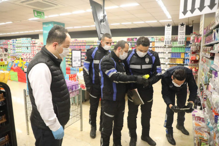 Zabıtalar, Market, Restoran ve Pazarları Denetledi Zabıtalar, Market, Restoran ve Pazarları Denetledi