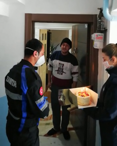 Başkan Deniz Köken'den Doğum Günü Sürprizi Başkan Deniz Köken'den Doğum Günü Sürprizi
