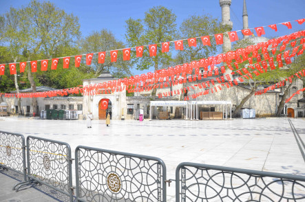 Eyüpsultan'da Sessizlik ve Hüzün Rüzgarları Esiyor... Eyüpsultan'da Sessizlik ve Hüzün Rüzgarları Esiyor...