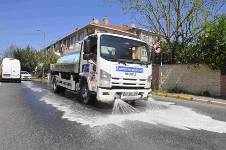 Eyüpsultan'da Ana Arterlerde Dezenfeksiyon ve Temizlik Çalışmaları Yapıldı