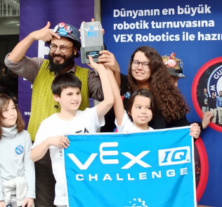 Eyüpsultan'ın Çocukları VEX World Robotics'te Dünya 3.'sü Oldu Eyüpsultan'ın Çocukları VEX World Robotics'te Dünya 3.'sü Oldu