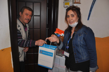 Başkan Deniz Köken'in Maske Hediyesi Mutlu Etti... Başkan Deniz Köken'in Maske Hediyesi Mutlu Etti...