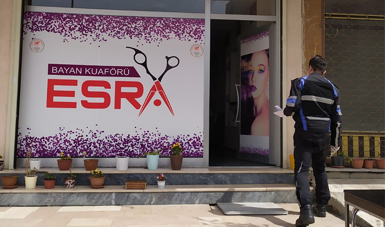 Zabıta Ekipleri, Kuaför ve Berber Denetimlerini Sürdürüyor Zabıta Ekipleri, Kuaför ve Berber Denetimlerini Sürdürüyor