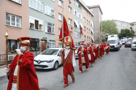 Eyüpsultan Sokaklarında Marşlar Yankılandı Eyüpsultan Sokaklarında Marşlar Yankılandı