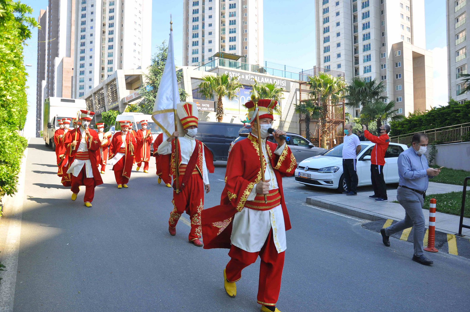 Bayram Sevinci, Eyüpsultan Sokaklarında Mehteranla Yaşandı Bayram Sevinci, Eyüpsultan Sokaklarında Mehteranla Yaşandı