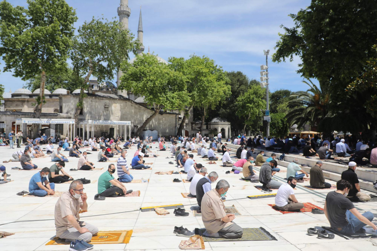Eyüpsultan'da Cuma Namazı Tedbirleri Devam Ediyor Eyüpsultan'da Cuma Namazı Tedbirleri Devam Ediyor