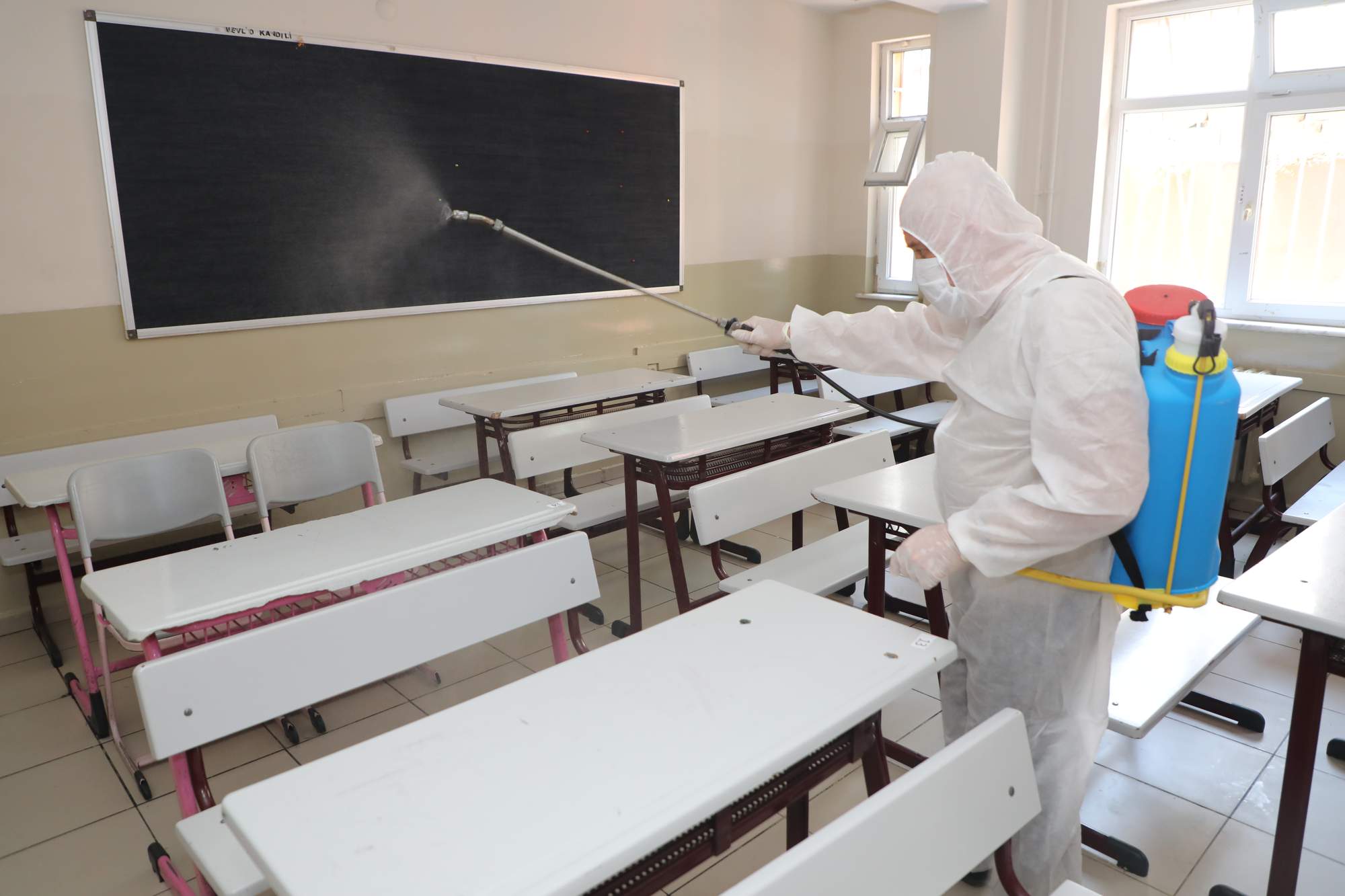AYT ve TYT Öncesi Okullarda Dezenfeksiyon Çalışması Yapıldı AYT ve TYT Öncesi Okullarda Dezenfeksiyon Çalışması Yapıldı