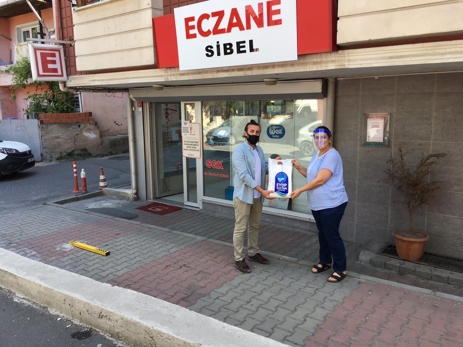 Vatandaşlara Maske, Eczanelere İlaç Poşeti Dağıtıyoruz... Vatandaşlara Maske, Eczanelere İlaç Poşeti Dağıtıyoruz...
