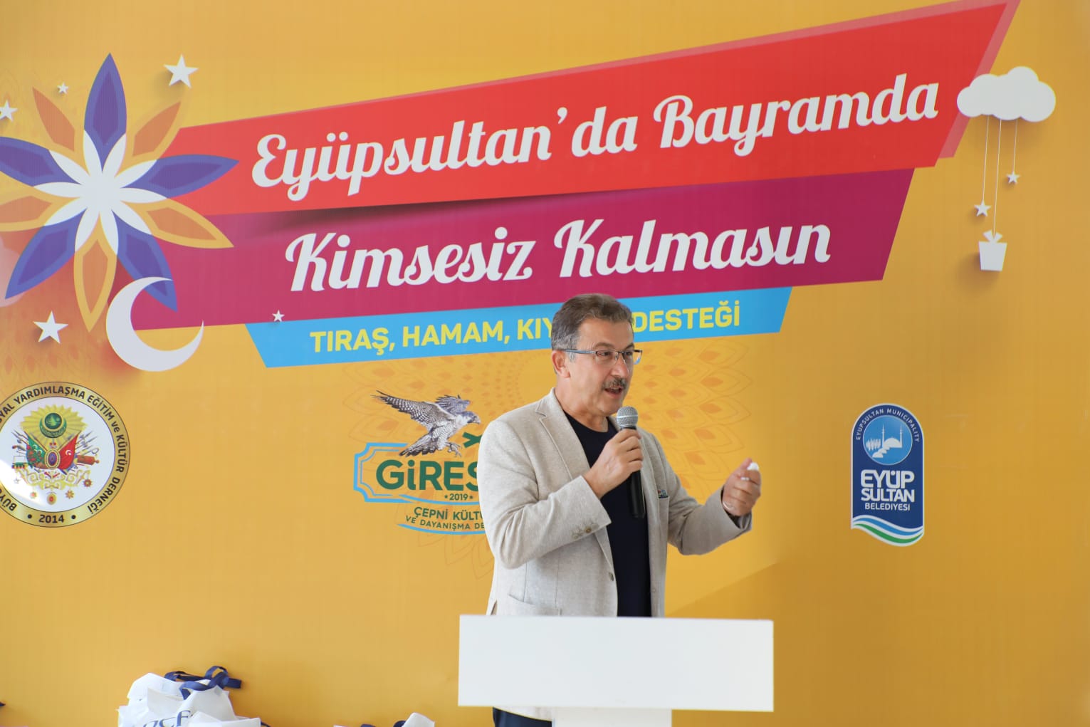 Eyüpsultan'da Evsiz Vatandaşlara Bayram Sevinci Eyüpsultan'da Evsiz Vatandaşlara Bayram Sevinci