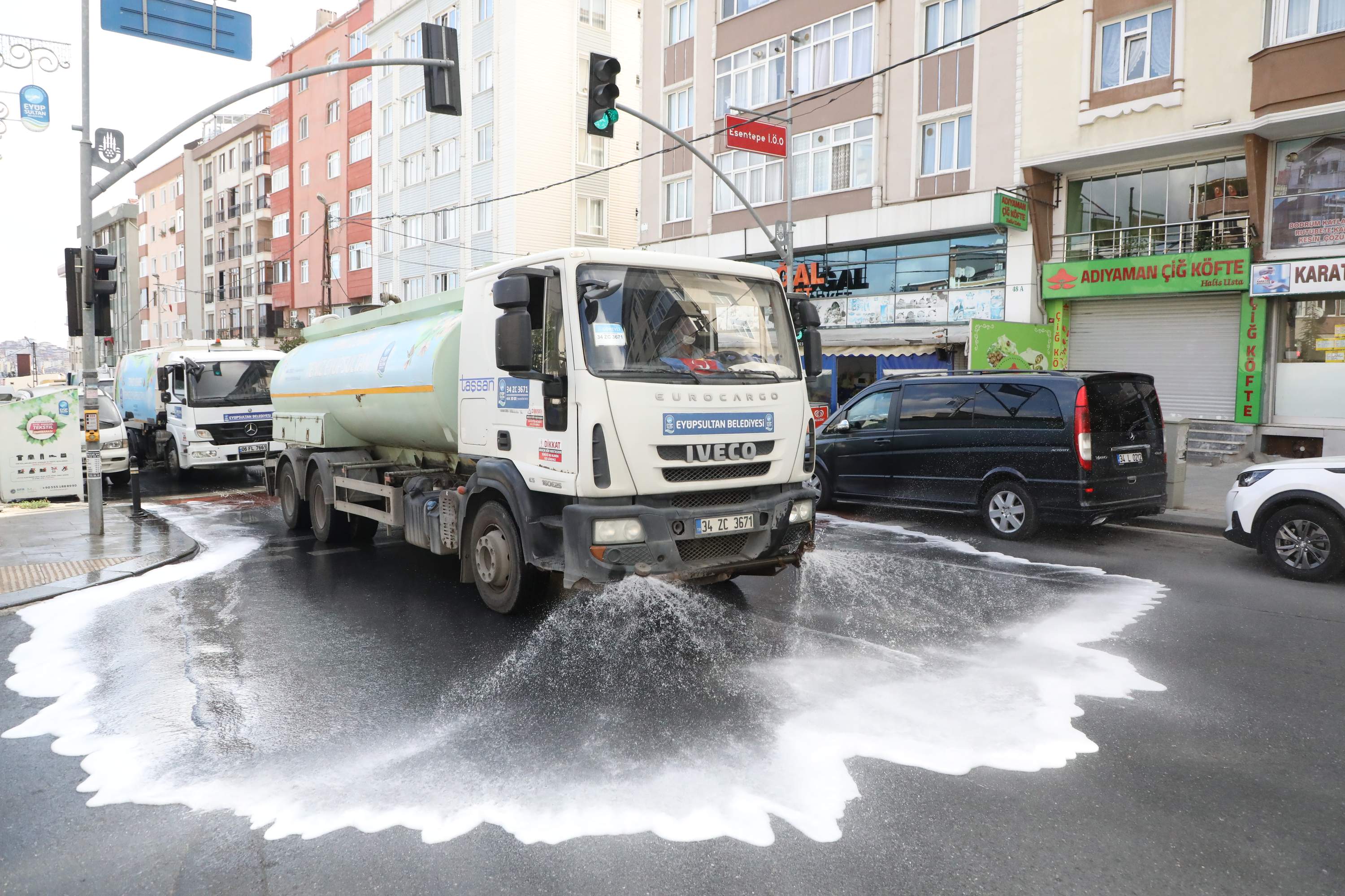 Esentepe'de temizlik ve dezenfeksiyon çalışması Esentepe'de temizlik ve dezenfeksiyon çalışması