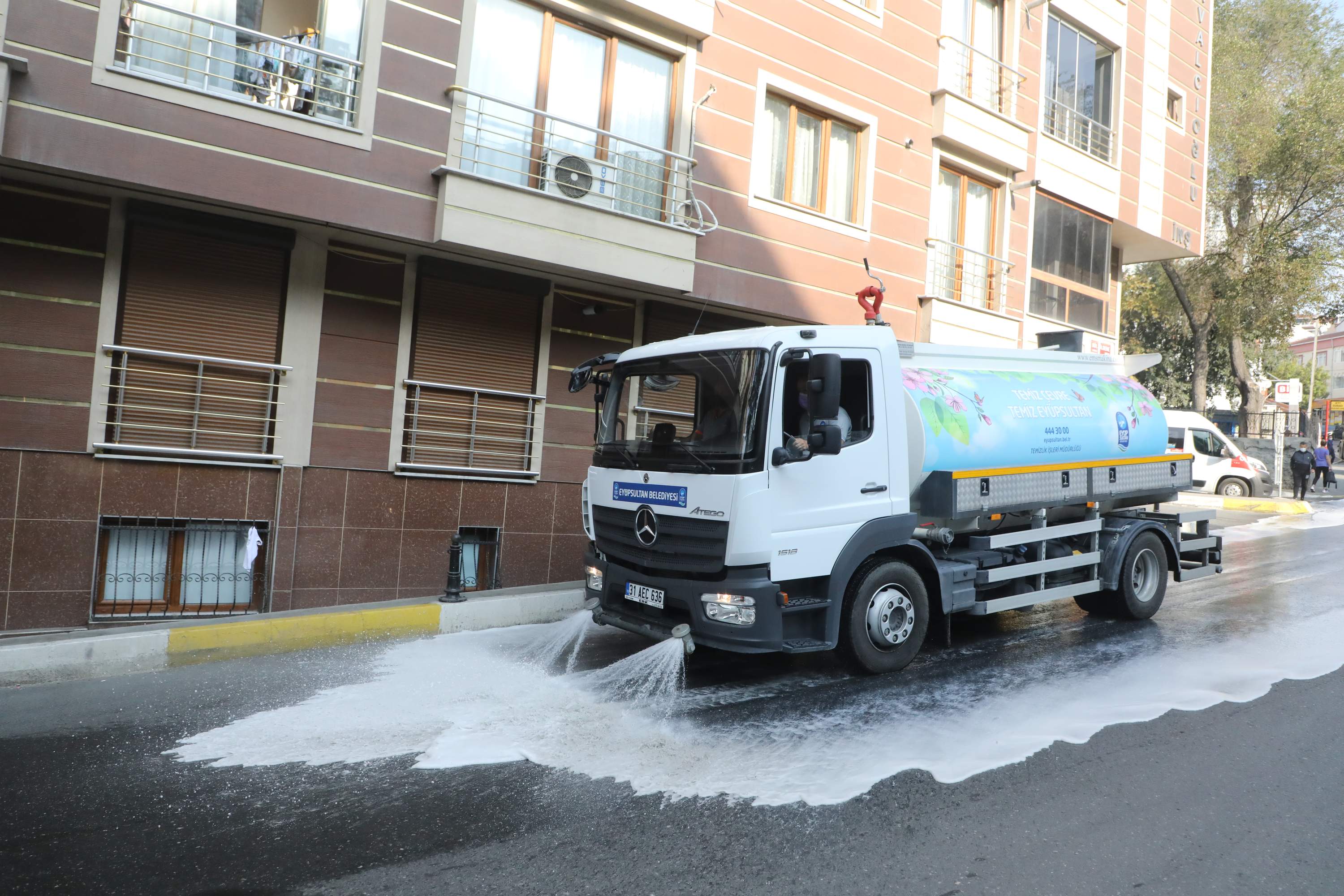 Eyüp Merkez Mahallesi temizlenip dezenfekte edildi Eyüp Merkez Mahallesi temizlenip dezenfekte edildi