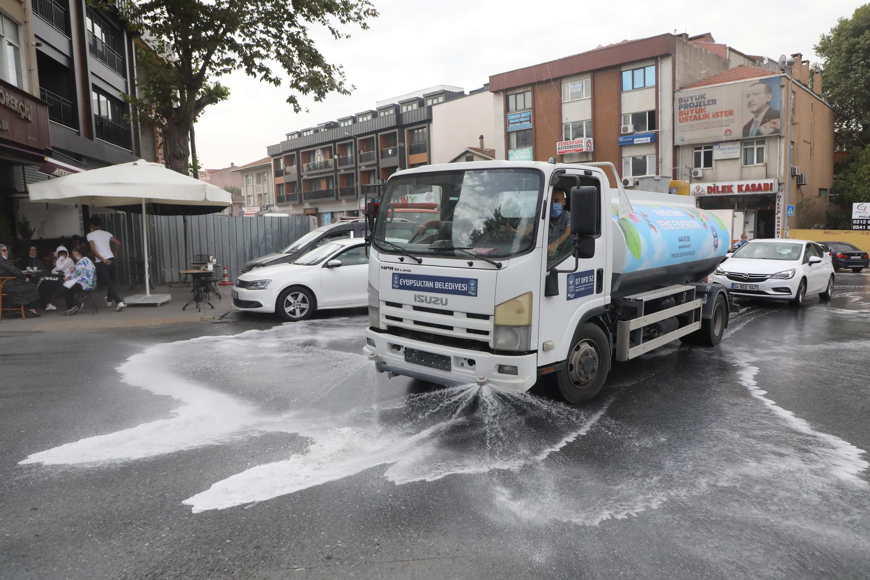Kemerburgaz Mahallesi'nde Dezenfeksiyon Çalışması Kemerburgaz Mahallesi'nde Dezenfeksiyon Çalışması