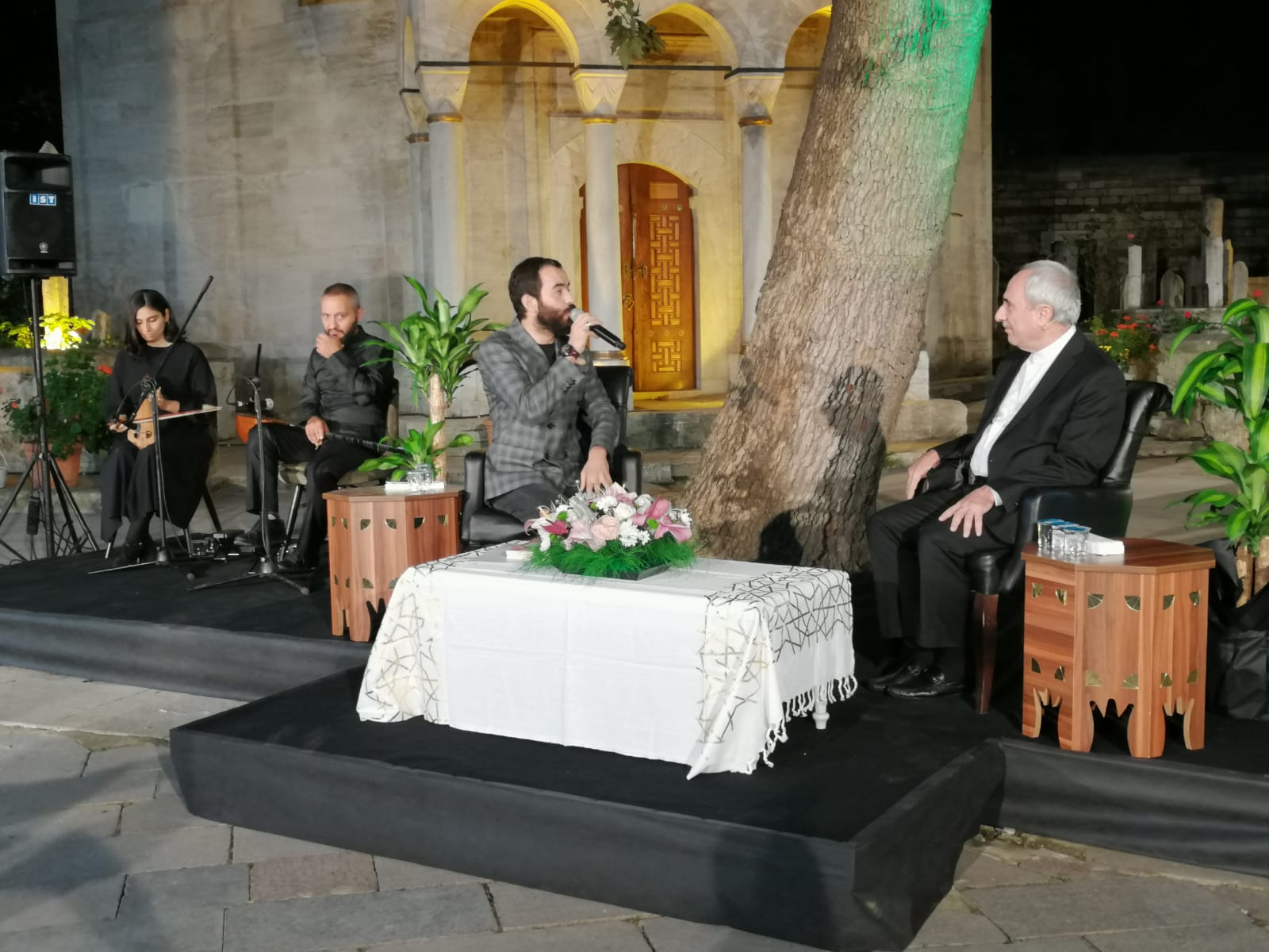 Eyüpsultan'da Şiir Ziyafeti Eyüpsultan'da Şiir Ziyafeti
