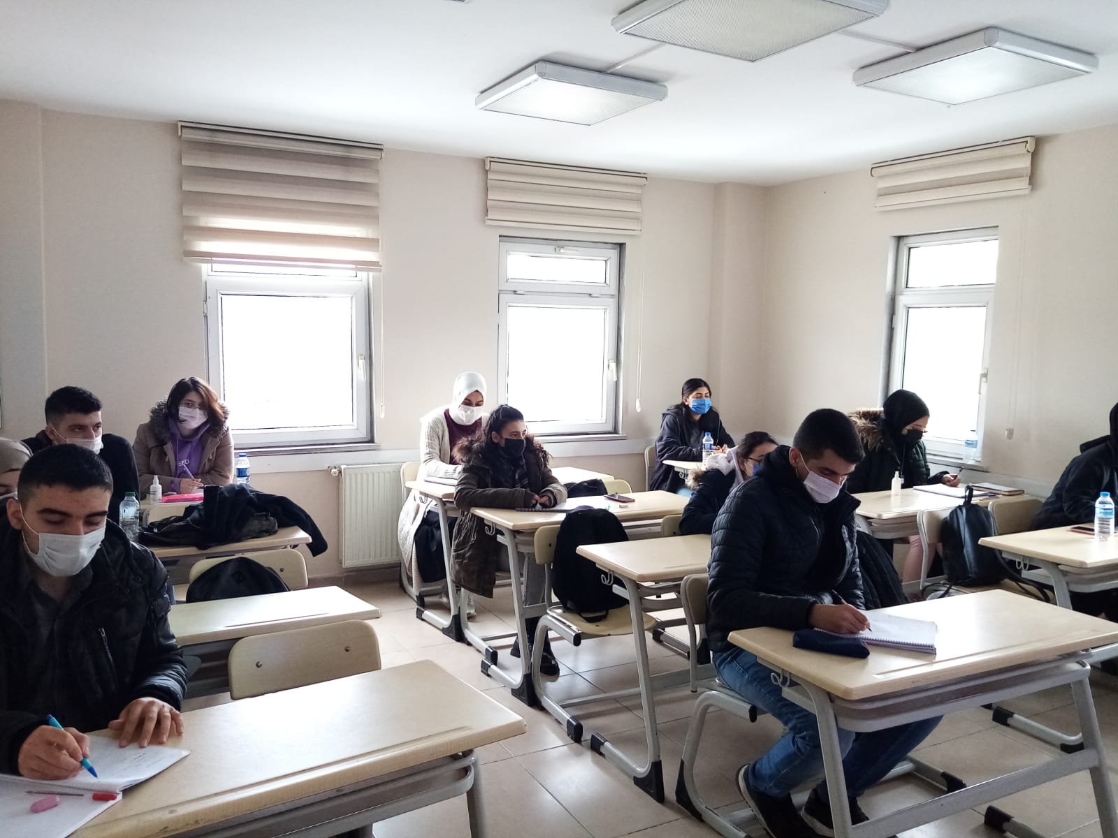 Bilgi Evleri ve Gençlik Merkezleri'nde yüz yüze eğitimler başladı Bilgi Evleri ve Gençlik Merkezleri'nde yüz yüze eğitimler başladı