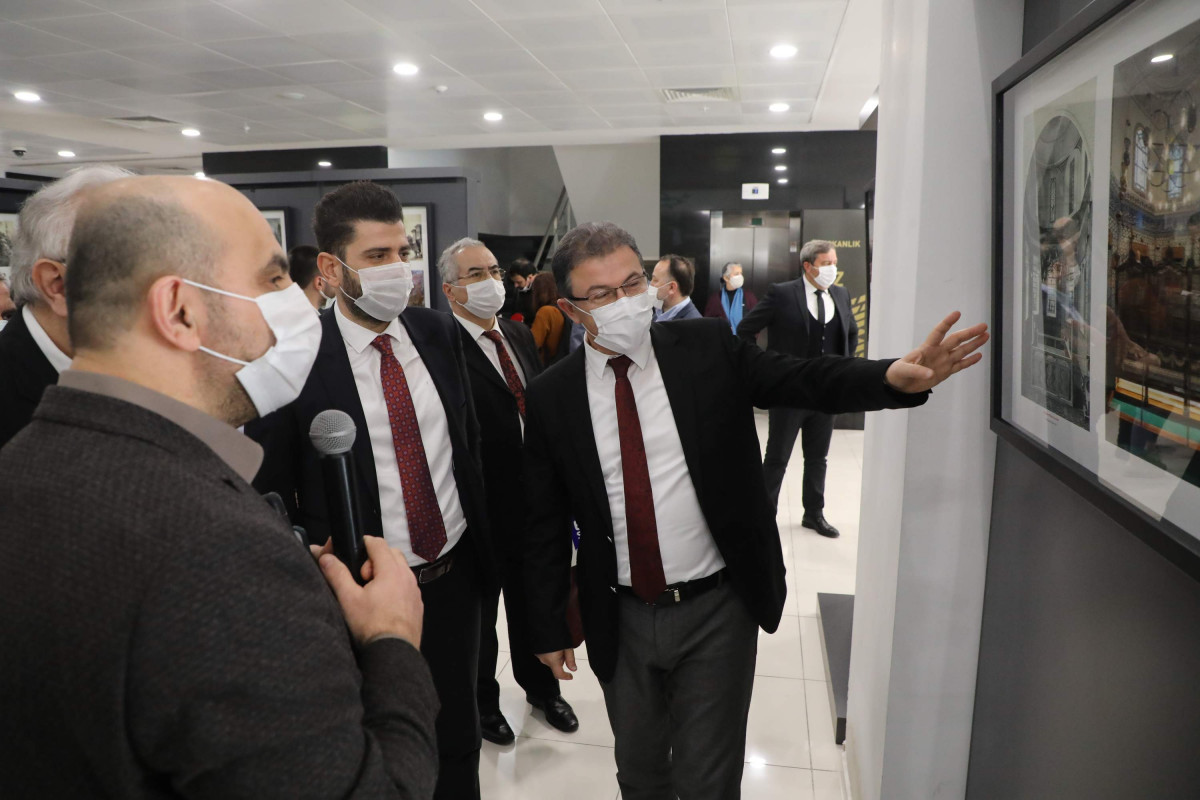 “Günümüz Fotoğraflarıyla Gravürlerde Eyüpsultan” sergisi açıldı “Günümüz Fotoğraflarıyla Gravürlerde Eyüpsultan” sergisi açıldı