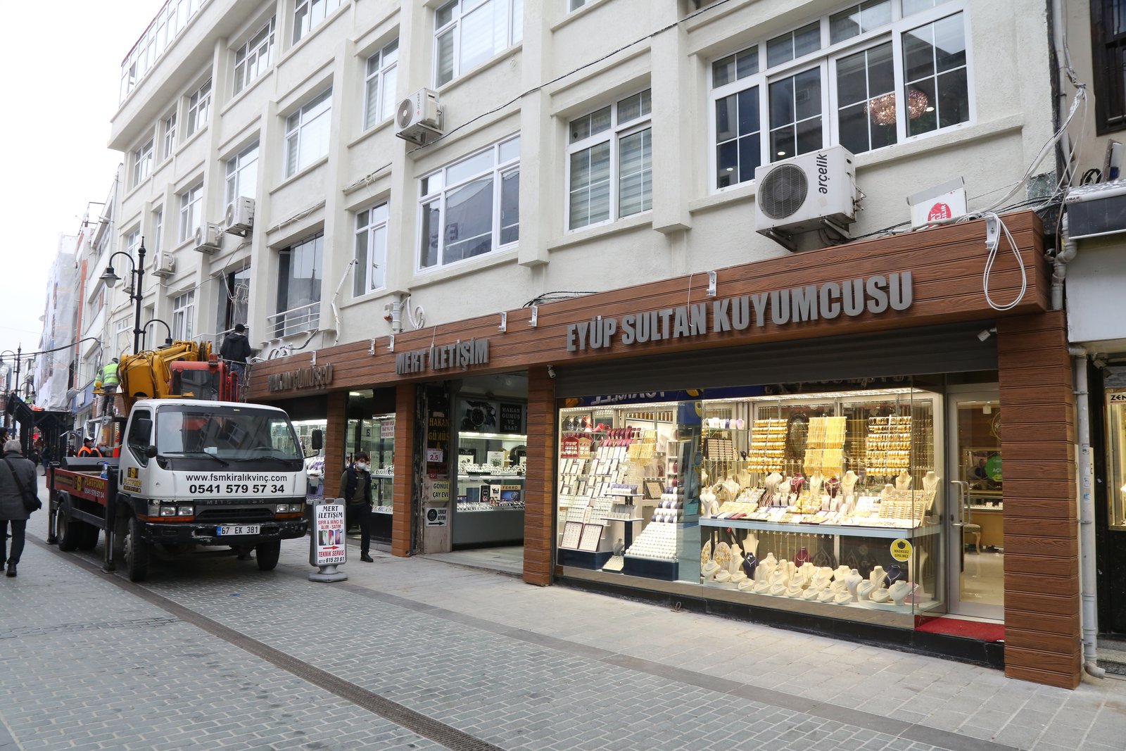 Eyüpsultan Meydanı ve çevresi yeni görünüme kavuşuyor Eyüpsultan Meydanı ve çevresi yeni görünüme kavuşuyor