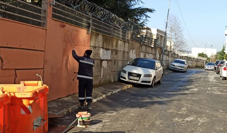 Görüntü kirliliği oluşturan duvar yazıları silindi Görüntü kirliliği oluşturan duvar yazıları silindi