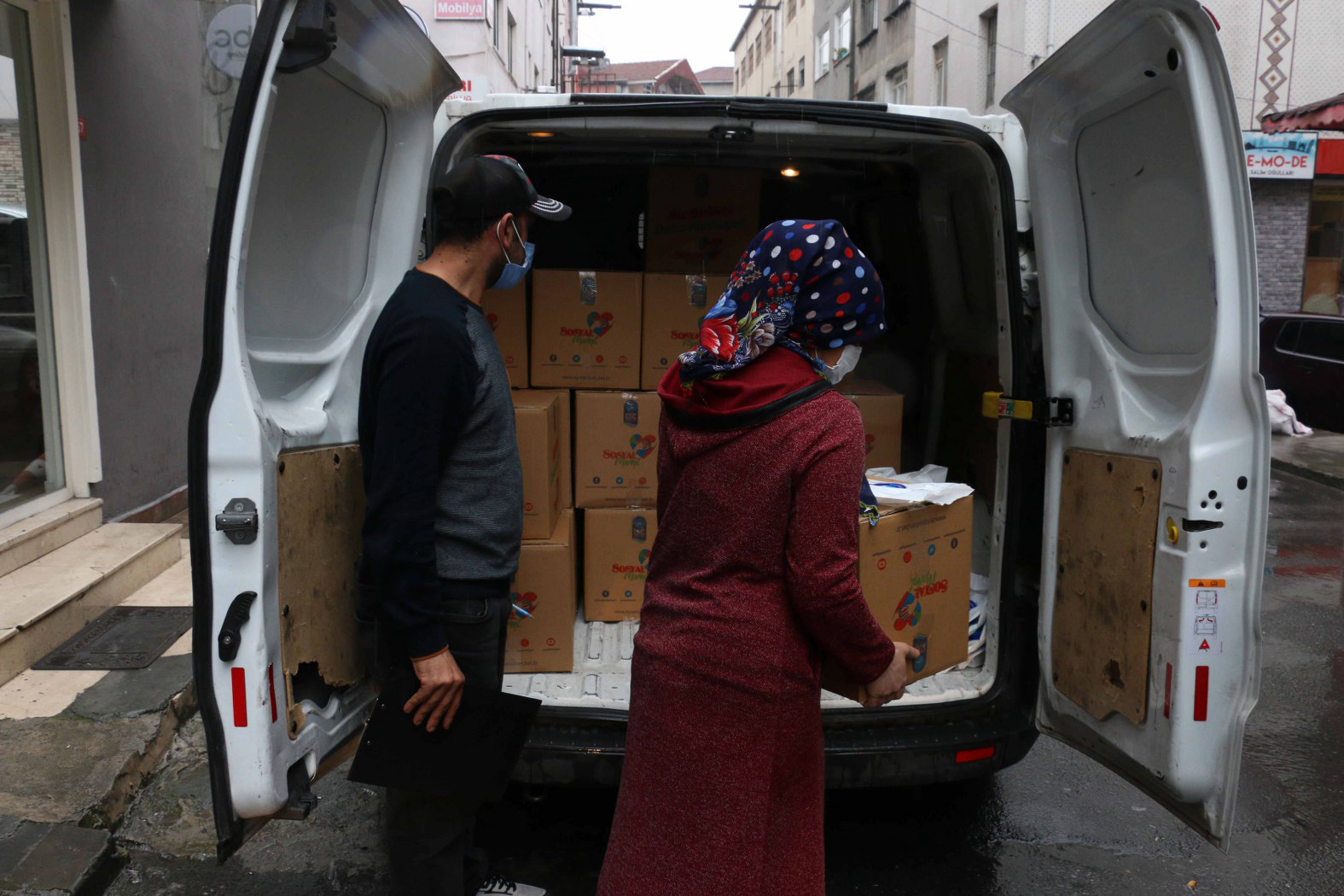 Ramazan için erzak kolisi dağıtımı başladı