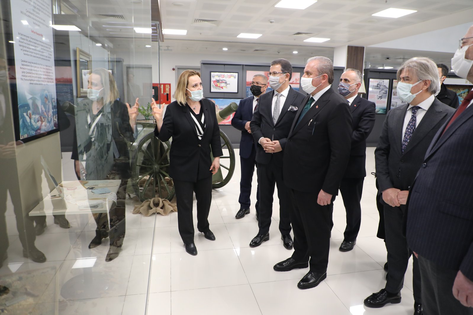 TBMM Başkanı Mustafa Şentop, Çanakkale Zaferi sergisini gezdi TBMM Başkanı Mustafa Şentop, Çanakkale Zaferi sergisini gezdi