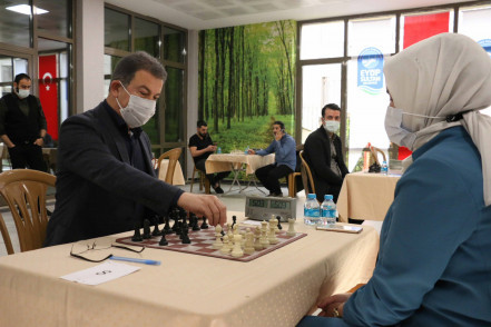 Eyüpsultan Belediyesi personel arası satranç turnuvası düzenledi