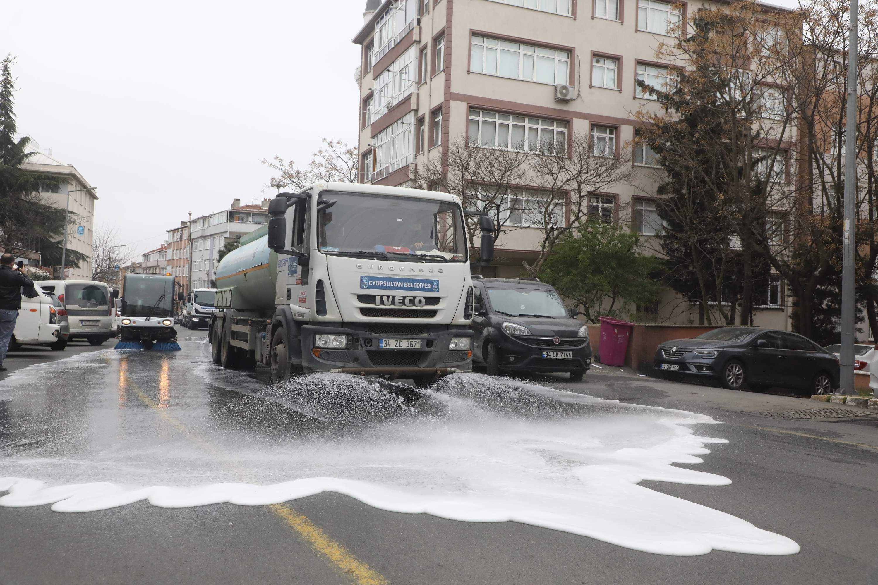 Topçular'da temizlik ve dezenfekte çalışması Topçular'da temizlik ve dezenfekte çalışması 