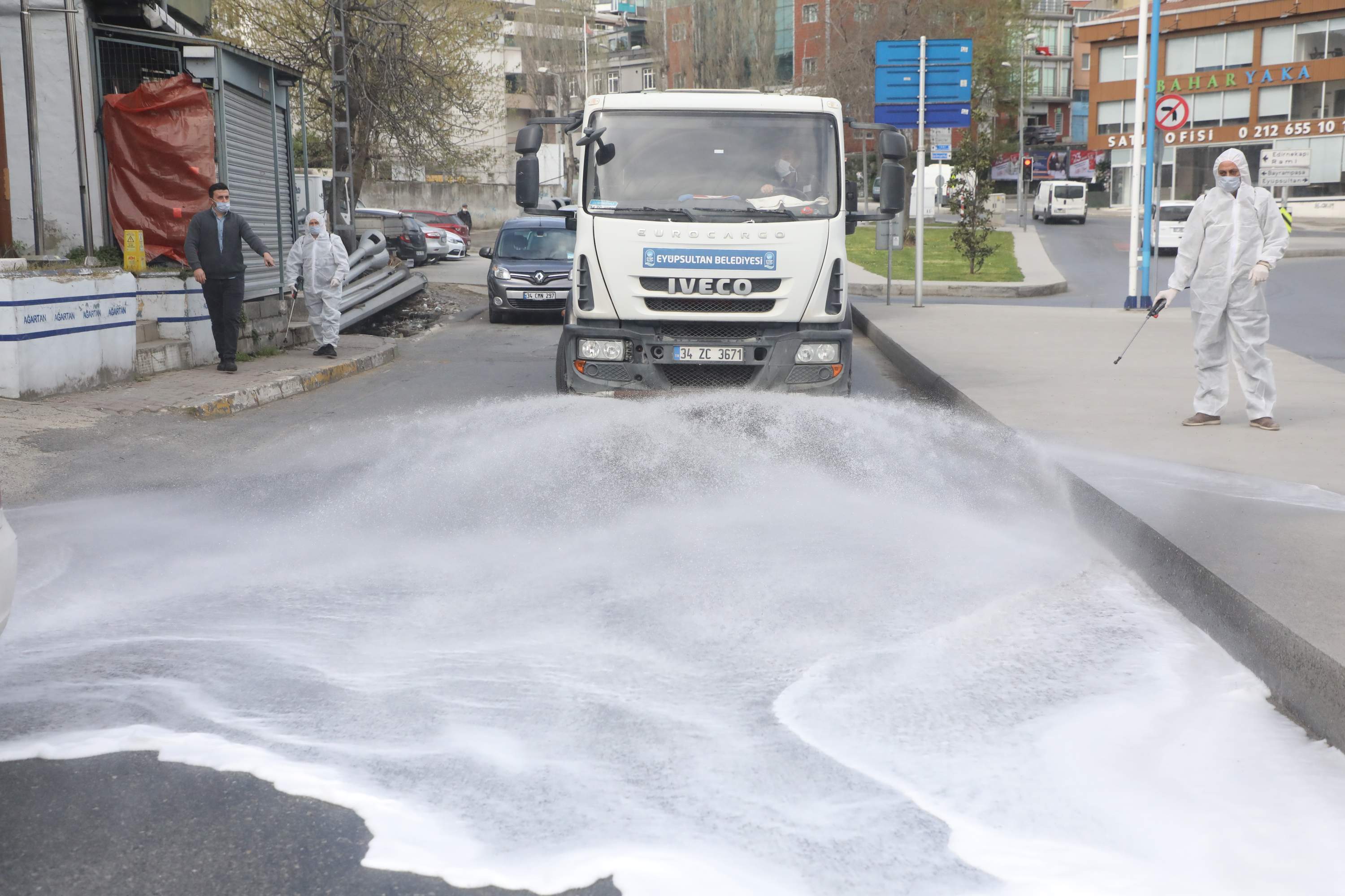 Nişanca ve Defterdar'da temizlik ve dezenfekte çalışması Nişanca ve Defterdar'da temizlik ve dezenfekte çalışması