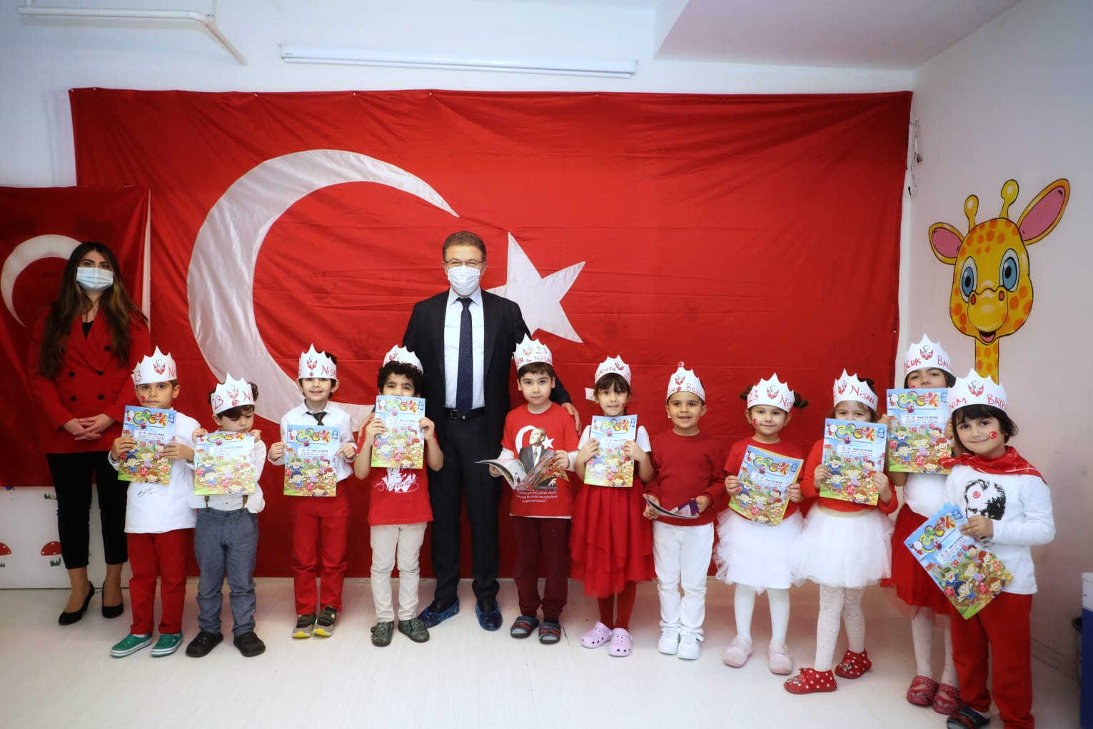 Eyüpsultan Belediyesi'nden 23 Nisan'a özel dergi Eyüpsultan Belediyesi'nden 23 Nisan'a özel dergi