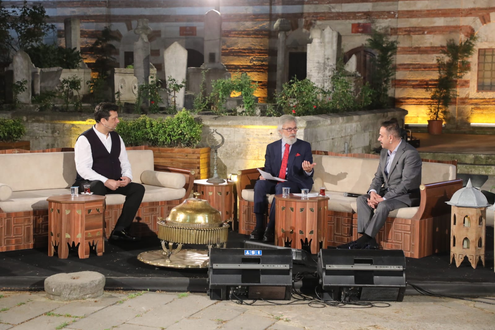 Mim Kemal Öke: Kıssahanlık Anadolu'daki önemli geleneklerimizden biriydi Mim Kemal Öke: Kıssahanlık Anadolu'daki önemli geleneklerimizden biriydi