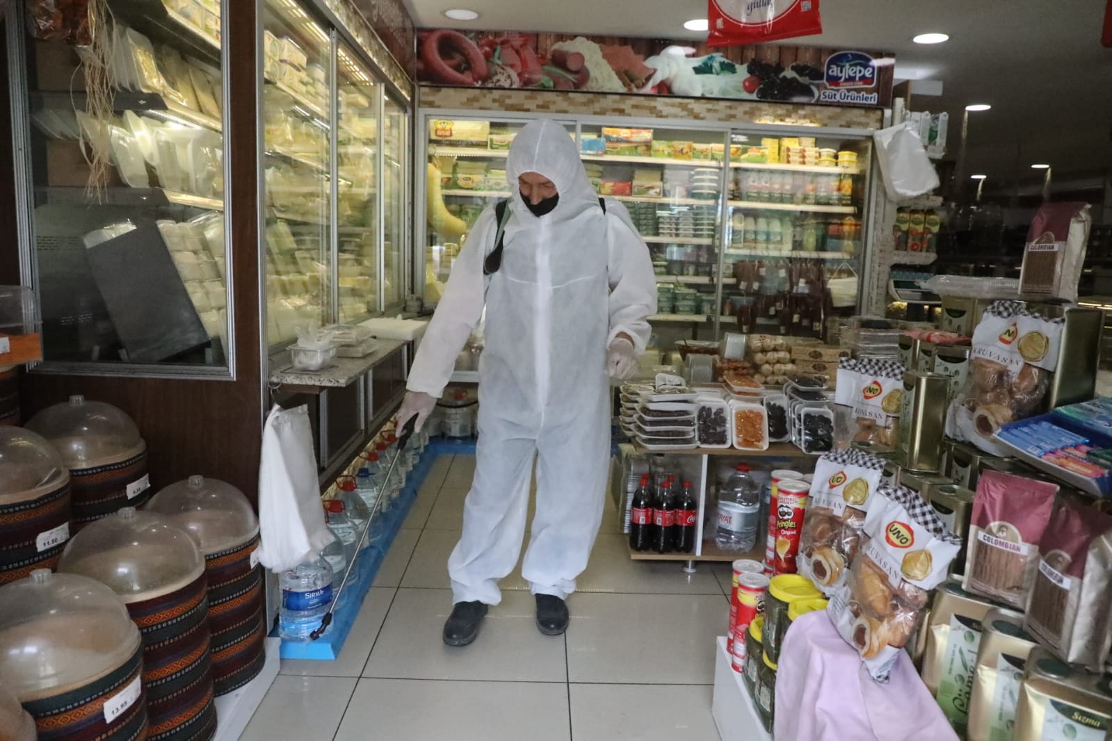 Karadolap'ta temizlik ve dezenfekte çalışması Karadolap'ta temizlik ve dezenfekte çalışması 