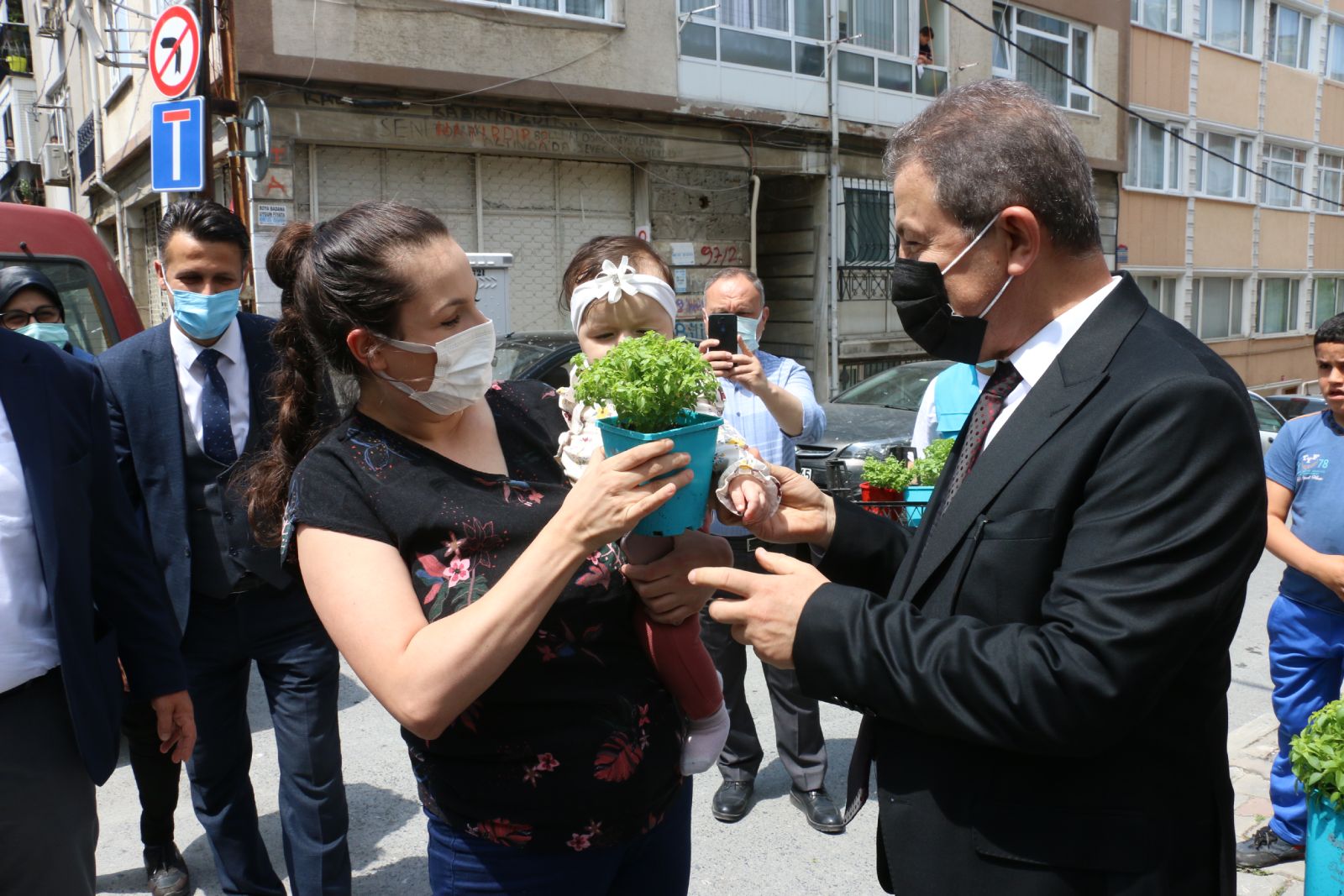 Fesleğen dağıtımına Rami'den başladık