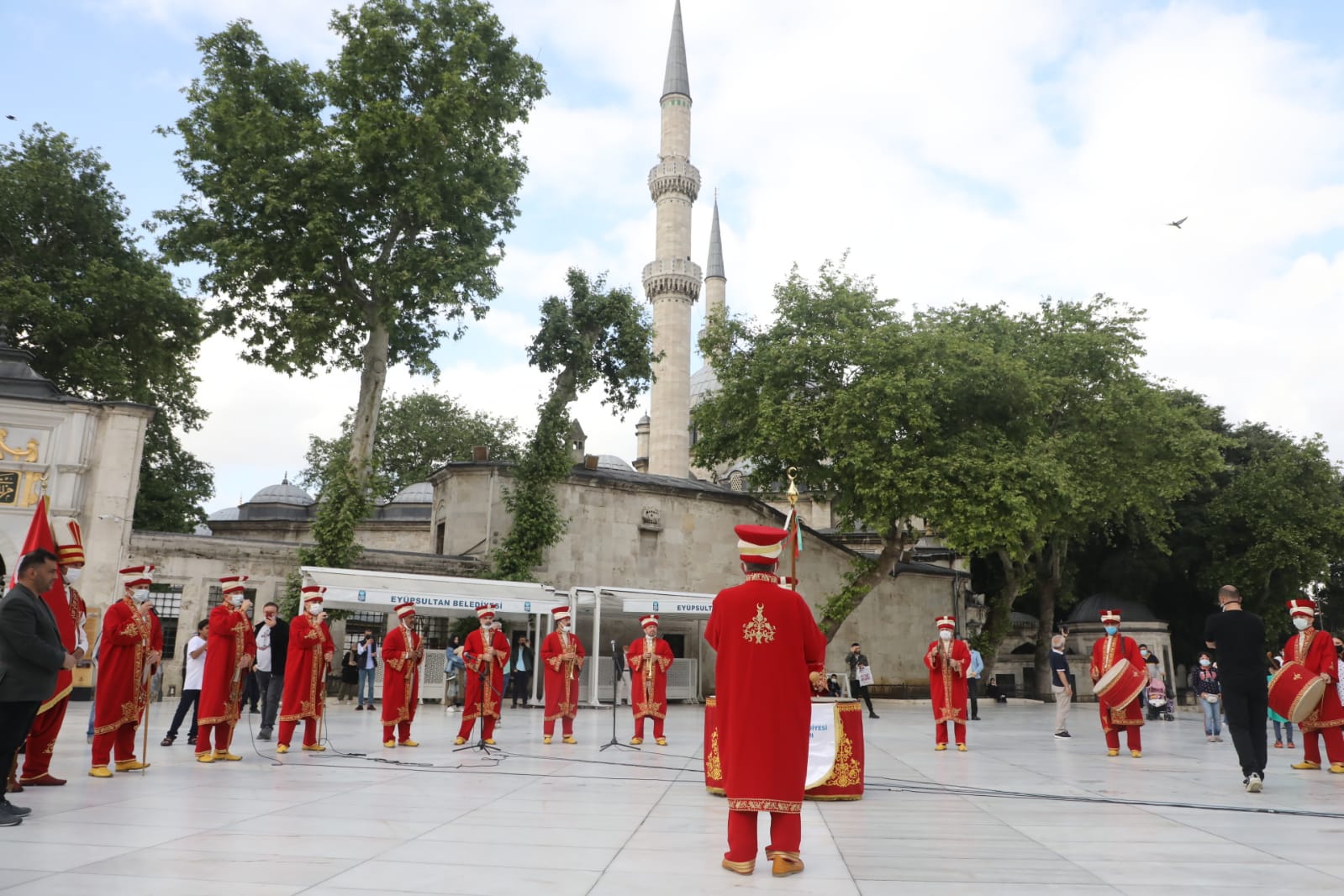 Eyüp Sultan Camii Meydanı'nda fetih coşkusu Eyüp Sultan Camii Meydanı'nda fetih coşkusu