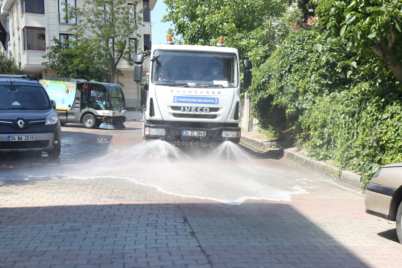 Topçular Mahallesi baştan aşağı temizlendi Topçular Mahallesi baştan aşağı temizlendi