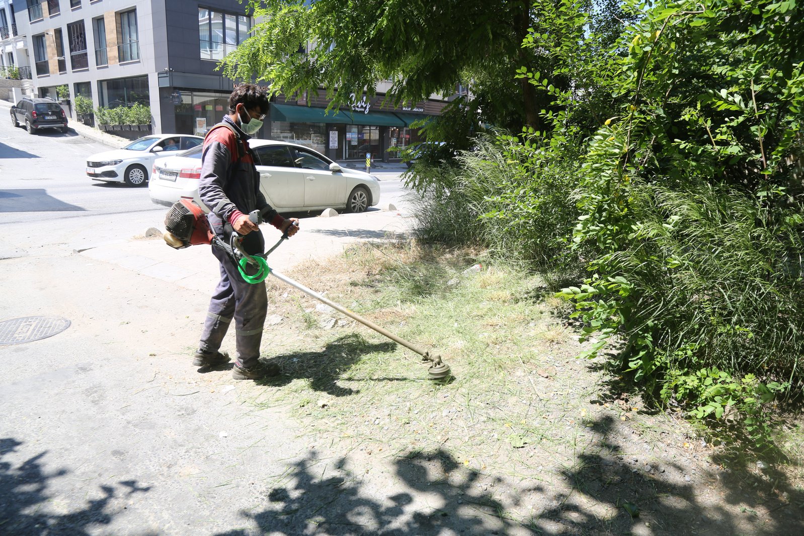 Kemerburgaz'da kapsamlı temizlik ve fiziki tarama yapıldı