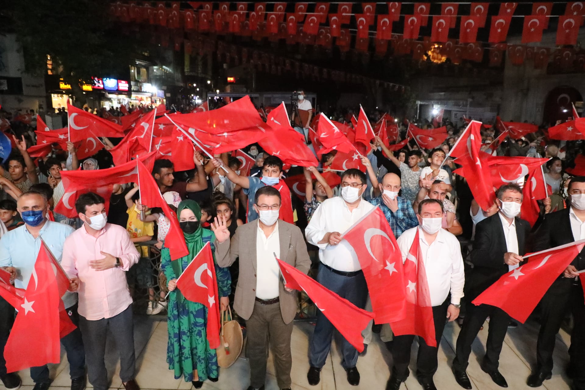 Eyüpsultan'da 15 Temmuz coşkusu Eyüpsultan'da 15 Temmuz coşkusu