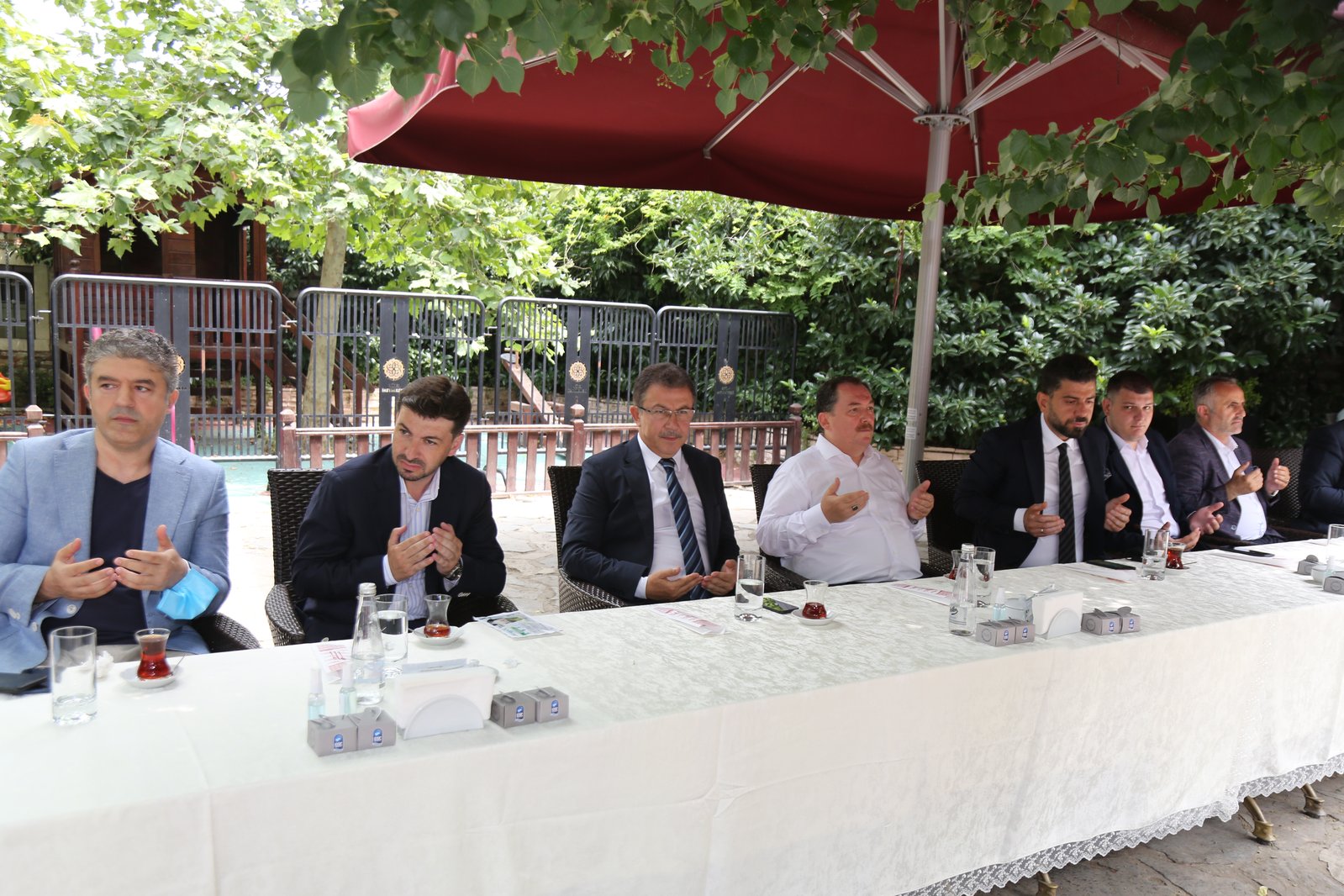 Başkan Deniz Köken ilçe protokolü ve vatandaşlarla bayramlaştı Başkan Deniz Köken ilçe protokolü ve vatandaşlarla bayramlaştı
