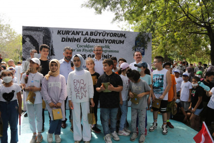 Kur'an okumayı öğrenen çocuklarla şenlik Kur'an okumayı öğrenen çocuklarla şenlik