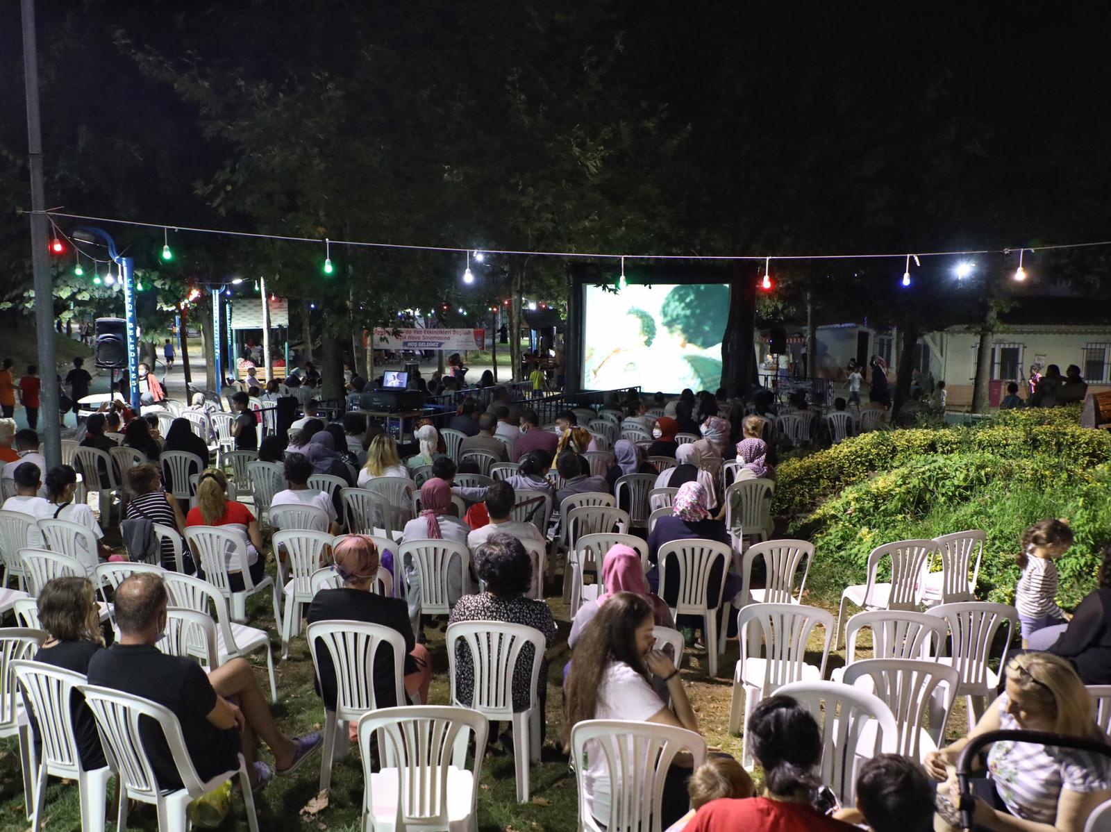 Akşemsettin'de açık havada sinema Akşemsettin'de açık havada sinema