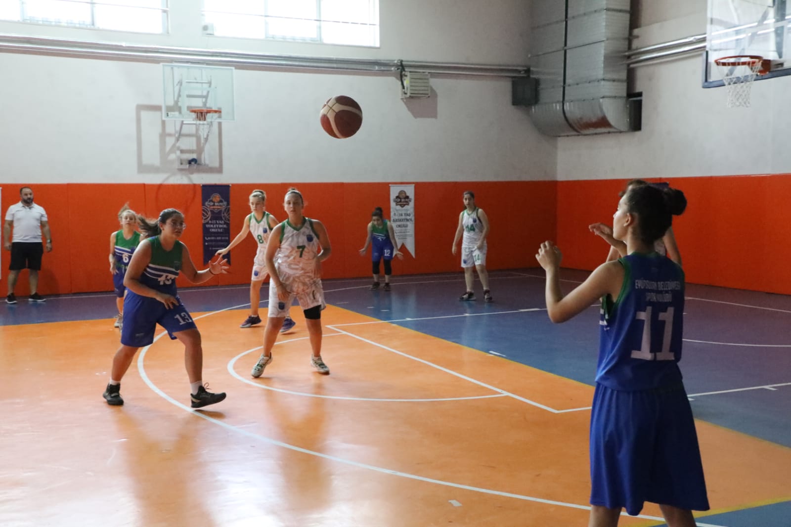 Yaz Spor Okulları'nda basketbol turnuvası heyecenı yaşandı Yaz Spor Okulları'nda basketbol turnuvası heyecenı yaşandı