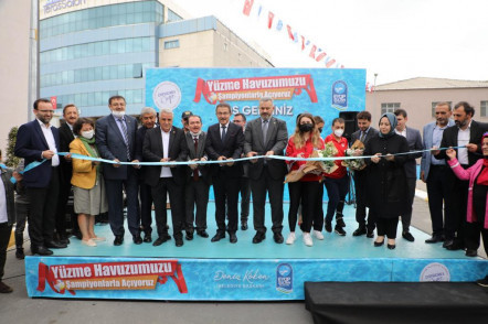 İkinci yüzme havuzumuzu şampiyonlarla açtık İkinci yüzme havuzumuzu şampiyonlarla açtık