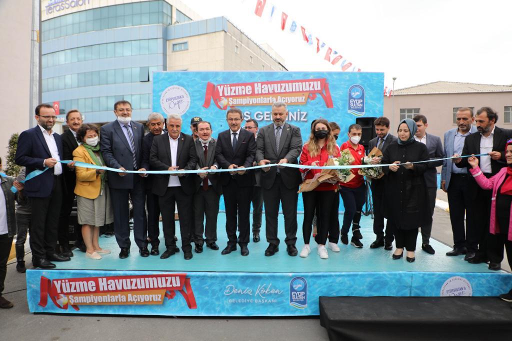 İkinci yüzme havuzumuzu şampiyonlarla açtık İkinci yüzme havuzumuzu şampiyonlarla açtık