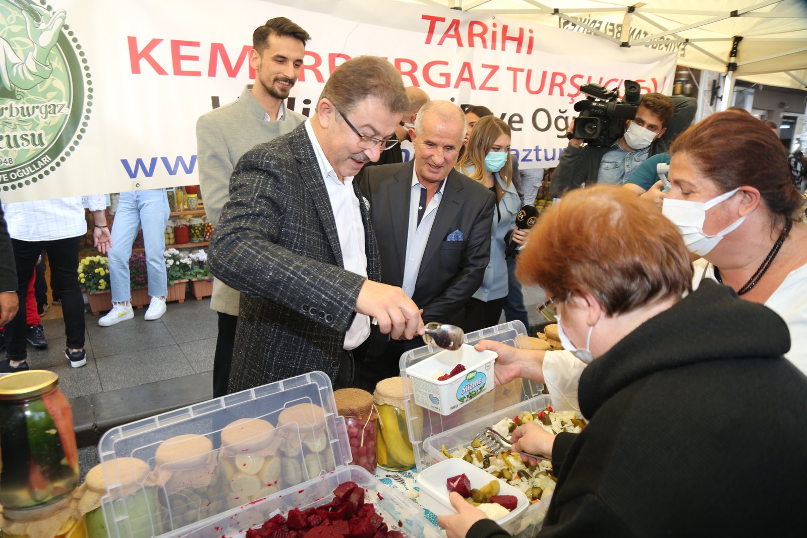 Turşu Festivali'ne ilgi yoğun oldu Turşu Festivali'ne ilgi yoğun oldu