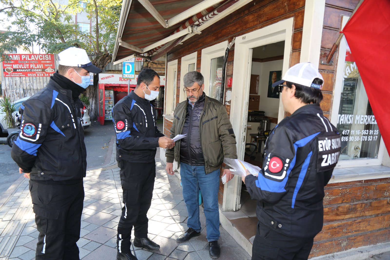 Taksi duraklarına 12 Kural görselleri asıldı